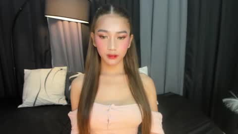 Snapshot of oliviablachx chatting on 01.21.25 lia online show from 01.21.25