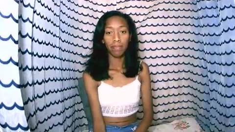 oliviah27 online show from 10.28.25