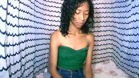 oliviah27 online show from 10.31.25