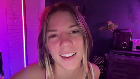 Snapshot of oliviahansleyy chatting on 01.05.25 Olivia online show from 01.05.25