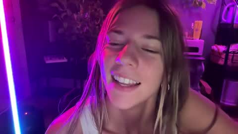 Snapshot of oliviahansleyy chatting on 01.10.25 Olivia online show from 01.10.25