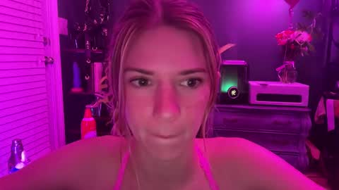 Snapshot of oliviahansleyy chatting on 02.15.25 Olivia online show from 02.15.25