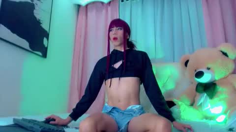 Snapshot of oliviahot01 chatting on 11.28.25 oliviahot01 online show from 11.28.25