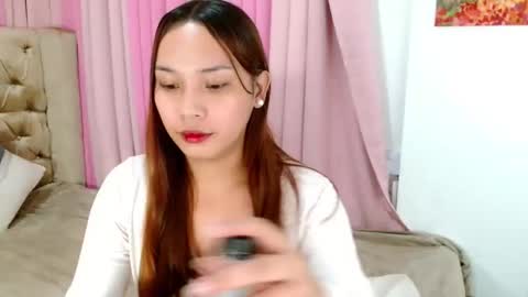 Snapshot of oliviahutton chatting on 05.16.26 oliviahutton online show from 05.16.26