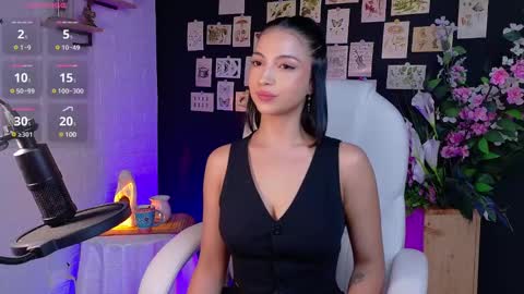 Snapshot of oliviamcneill chatting on 01.21.25 Olivia Mcneill  online show from 01.21.25