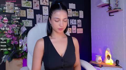 Snapshot of oliviamcneill chatting on 01.21.25 Olivia Mcneill  online show from 01.21.25