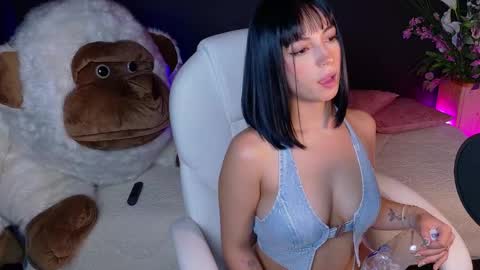 Snapshot of oliviamcneill chatting on 01.30.25 Olivia Mcneill  online show from 01.30.25