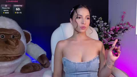 Snapshot of oliviamcneill chatting on 01.30.25 Olivia Mcneill  online show from 01.30.25