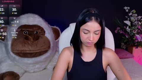 Snapshot of oliviamcneill chatting on 02.04.25 Olivia Mcneill  online show from 02.04.25