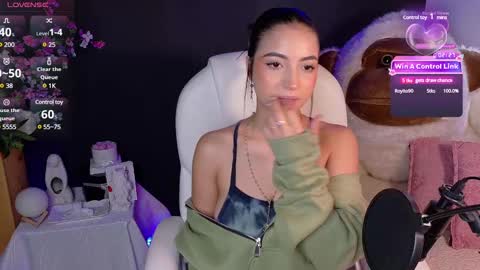 Snapshot of oliviamcneill chatting on 02.07.25 Olivia Mcneill  online show from 02.07.25