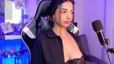 Snapshot of oliviamcneill chatting on 03.07.25 Olivia Mcneill  online show from 03.07.25