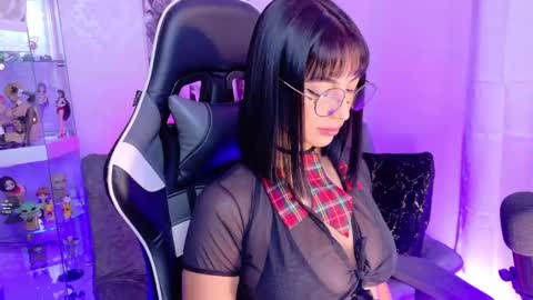 Snapshot of oliviamcneill chatting on 03.12.25 Olivia Mcneill  online show from 03.12.25