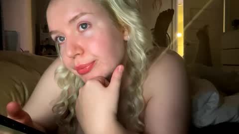 Snapshot of oliviaskies chatting on 09.29.25 Olivia baby  online show from 09.29.25