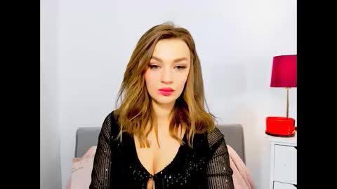 OliviaWomen online show from 01.08.25