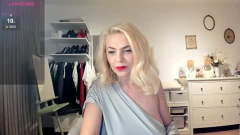 ollalla7 online show from 09.09.25