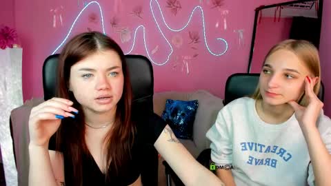 Snapshot of ollivia_dream chatting on 04.25.26 Ollivia online show from 04.25.26