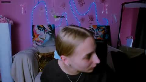 Snapshot of ollivia_dream chatting on 05.19.26 Ollivia online show from 05.19.26