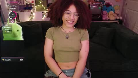 Snapshot of ollythegreat chatting on 12.16.25 olly online show from 12.16.25