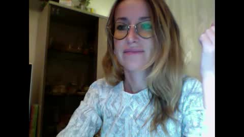 olyra11 online show from 10.04.25