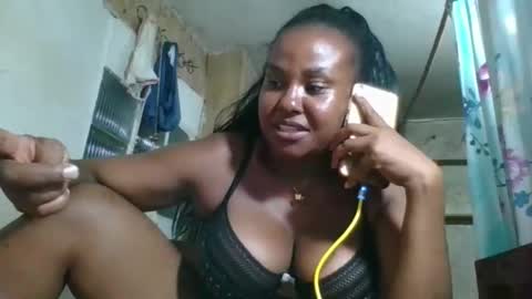 Snapshot of olyvienne90 chatting on 12.03.25 olyvienne90 online show from 12.03.25