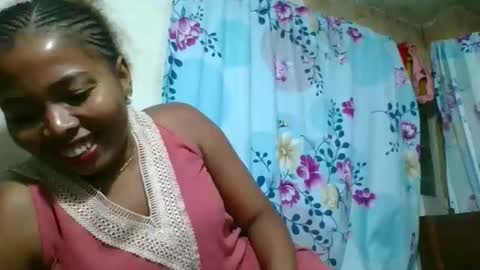 Snapshot of olyvienne90 chatting on 12.15.25 olyvienne90 online show from 12.15.25