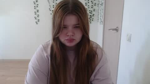 Snapshot of omellyoo chatting on 06.25.26 MellY online show from 06.25.26