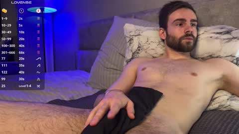 Snapshot of omgronnyy chatting on 10.26.25 Mark cut 7.5 inches online show from 10.26.25