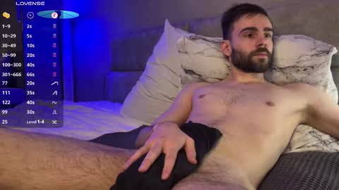 Snapshot of omgronnyy chatting on 11.02.25 Mark cut 7.5 inches online show from 11.02.25