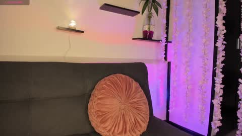 Violette online show from 01.19.25