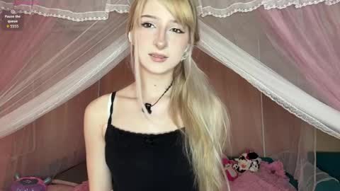Snapshot of onlyeva1 chatting on 05.24.26 Eva online show from 05.24.26