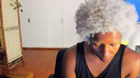 Snapshot of onyxart chatting on 01.08.25 onyxart online show from 01.08.25