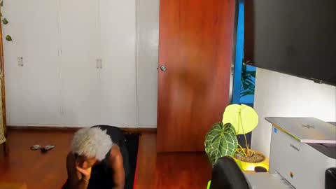 Snapshot of onyxart chatting on 01.27.25 onyxart online show from 01.27.25