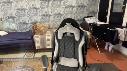 Snapshot of oofcblesssexx chatting on 12.28.24 bless god online show from 12.28.24