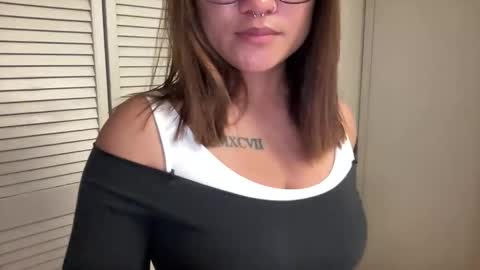 Miss Girly online show from 11.03.25