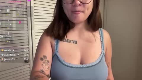 Miss Girly online show from 11.12.25