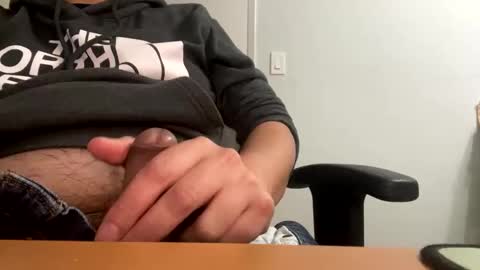 Snapshot of ooiskyfalloo chatting on 12.21.25 ooiskyfalloo online show from 12.21.25