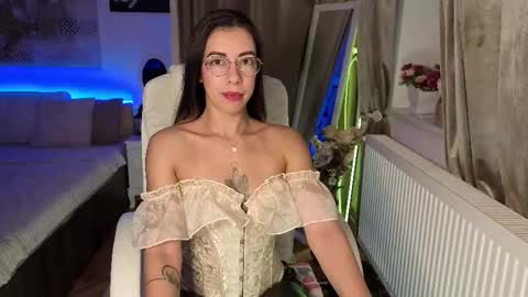 Eve Voss online show from 11.18.25