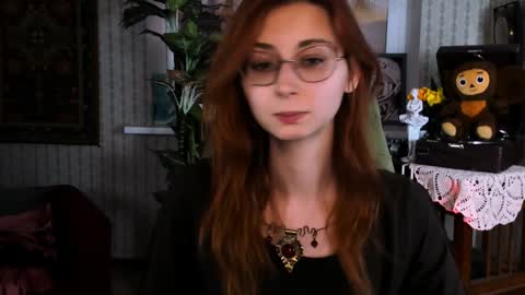 Snapshot of orianna_blade chatting on 01.05.25 Orianna - Hi Im into geek culture cosplay crafting LARP games. Shall we play DnD online show from 01.05.25