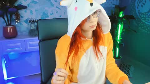 Snapshot of orianna_blade chatting on 01.11.25 Orianna - Hi Im into geek culture cosplay crafting LARP games. Shall we play DnD online show from 01.11.25