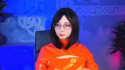 Snapshot of orianna_blade chatting on 02.02.25 Orianna - Hi Im into geek culture cosplay crafting LARP games. Shall we play DnD online show from 02.02.25