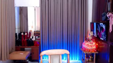 Snapshot of orientalcharmts chatting on 12.31.24 ALENA online show from 12.31.24