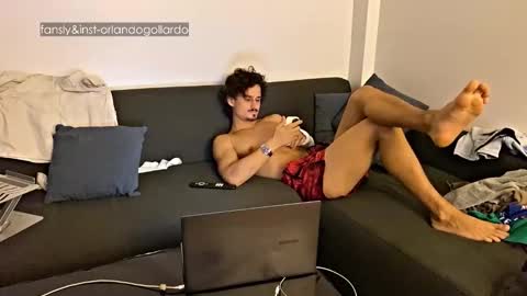 Snapshot of orlando__bloom chatting on 09.30.25 Fansly and Instagram -  online show from 09.30.25