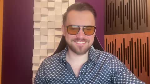 Snapshot of oscarsavage chatting on 02.01.25 Oscar Steel Savage online show from 02.01.25