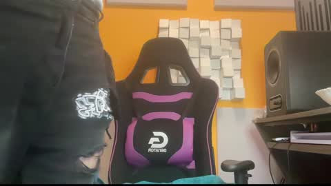 Snapshot of oscarsavage chatting on 02.03.25 Oscar Steel Savage online show from 02.03.25
