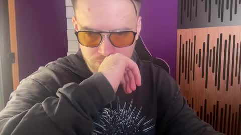 Snapshot of oscarsavage chatting on 02.08.25 Oscar Steel Savage online show from 02.08.25