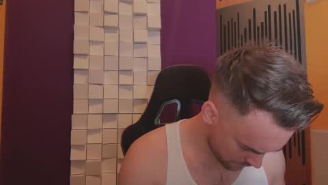 Snapshot of oscarsavage chatting on 03.06.25 Oscar Steel Savage online show from 03.06.25