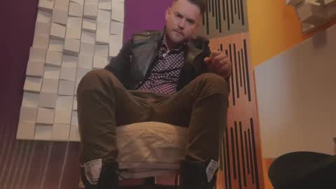 Snapshot of oscarsavage chatting on 03.08.25 Oscar Steel Savage online show from 03.08.25
