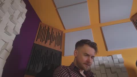 Snapshot of oscarsavage chatting on 03.08.25 Oscar Steel Savage online show from 03.08.25