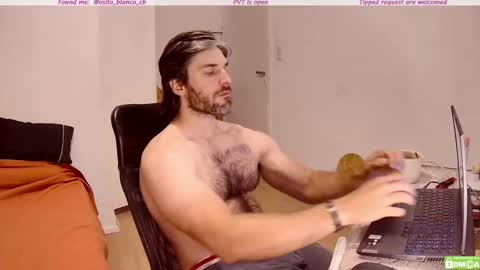 Snapshot of osito_blanco chatting on 10.28.25 Osito Blanco online show from 10.28.25