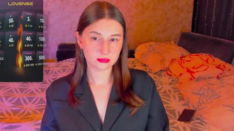 Snapshot of oskar_fucker chatting on 01.27.25 Leliana online show from 01.27.25